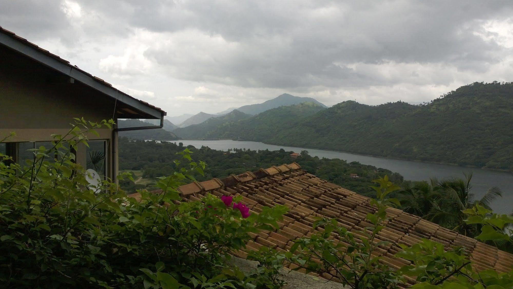 Albatross Boutique Villa แคนดี้ ภายนอก รูปภาพ