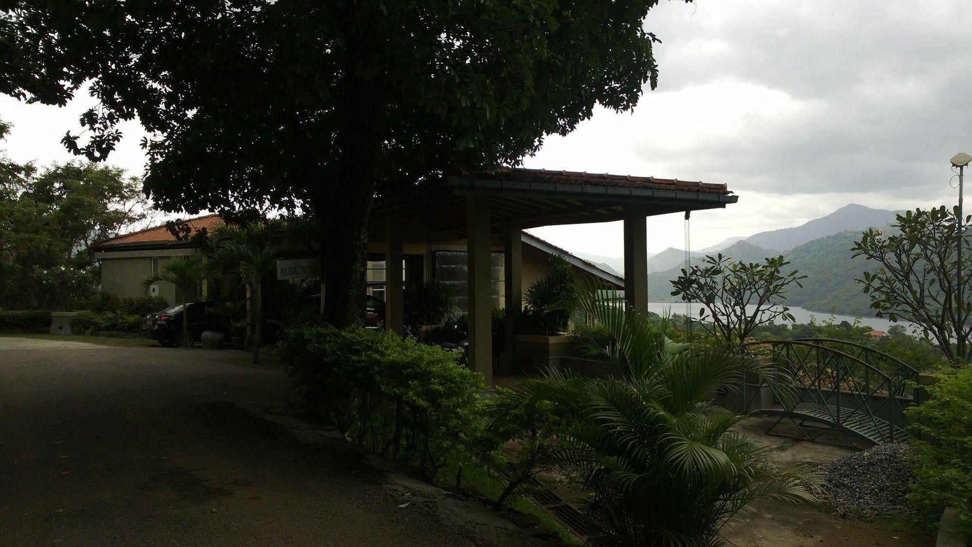 Albatross Boutique Villa แคนดี้ ภายนอก รูปภาพ