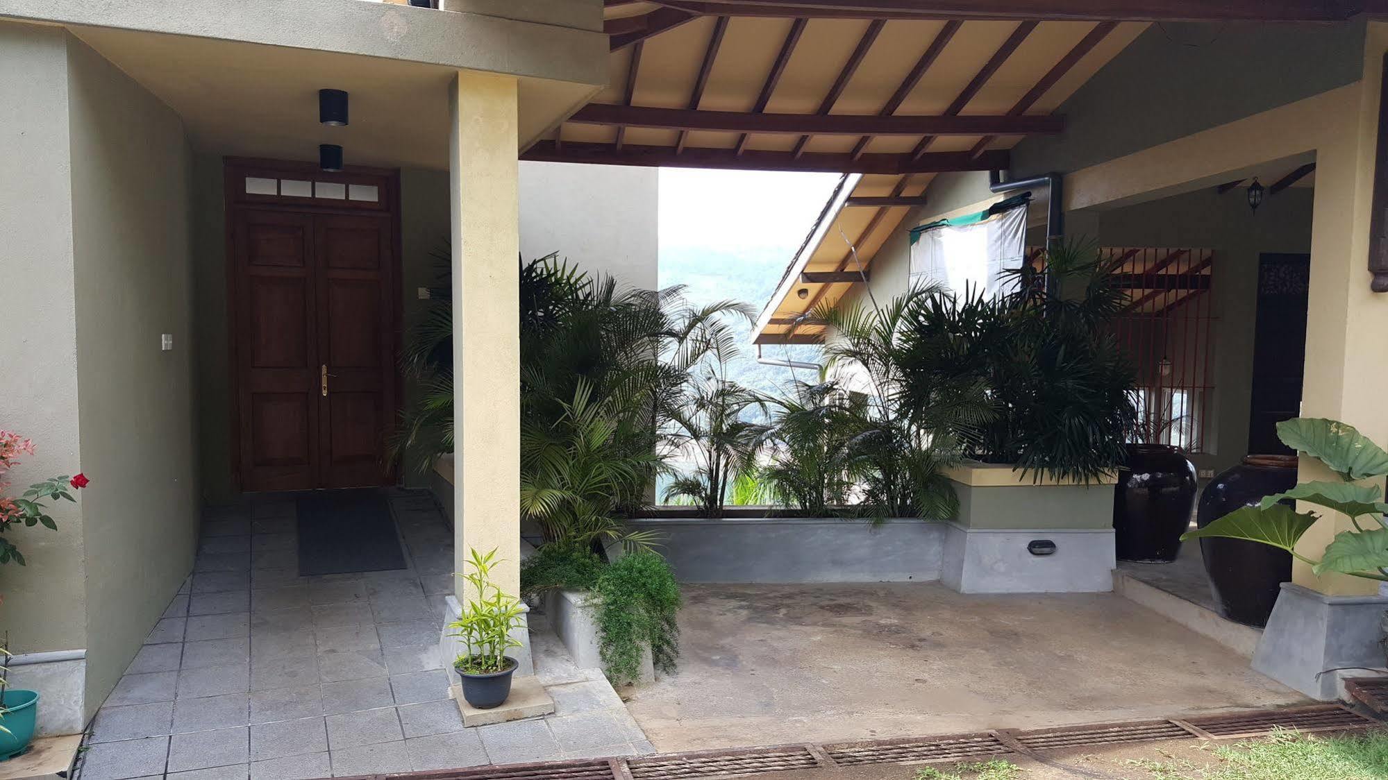 Albatross Boutique Villa แคนดี้ ภายนอก รูปภาพ
